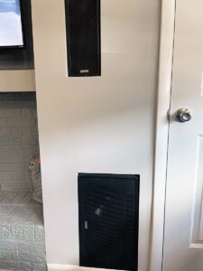Built-in sound system with EAW speaker array